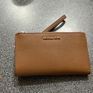 Michael kors wristlet
